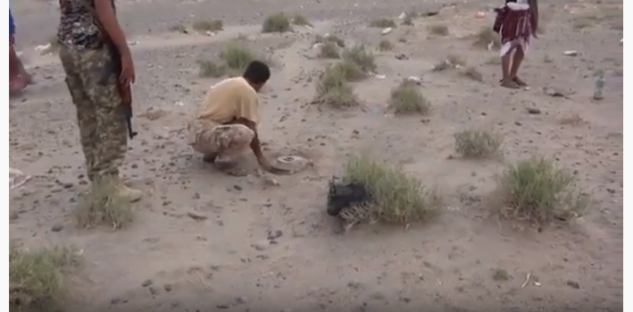 تفكيك الغام