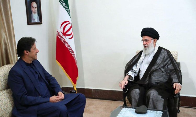 خامنئي وعمران خان